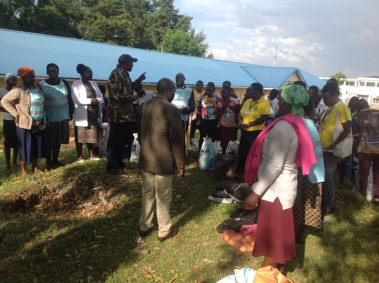 The area chief addresses teen mothers